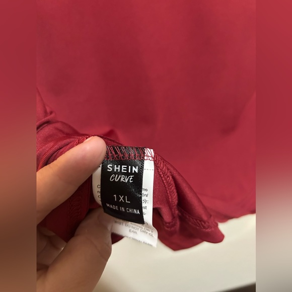 NWOT- SHEIN Maroon w/ black lace short sleeve blouse- size L(says1xl) - Picture 6 of 9